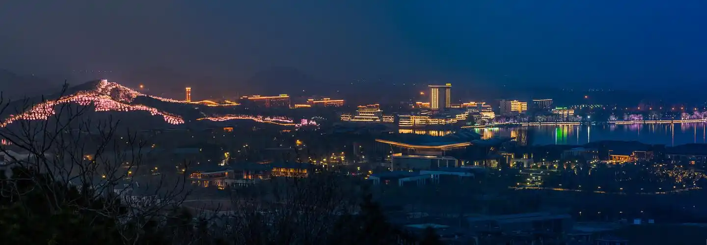 夜幕下美轮美奂的怀柔