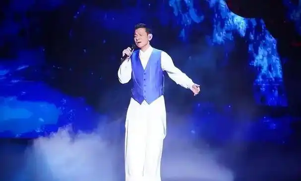 刘德华妻女罕见露面,58岁朱丽倩状态显年轻,12岁女儿长得像爸爸