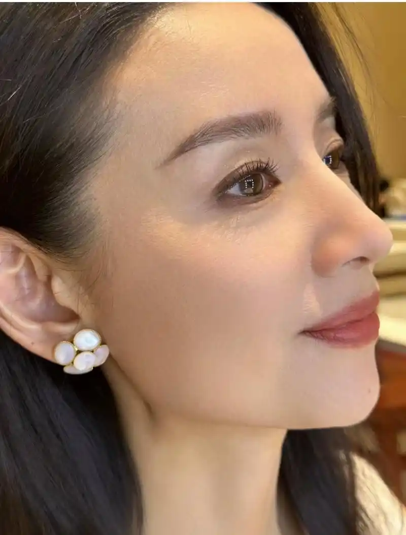 董洁的五官真的很优越,尤其鼻子太好看了!