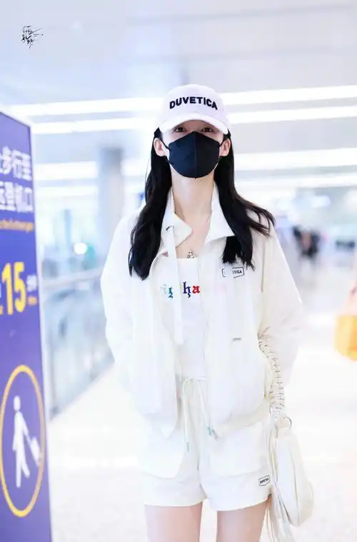 【李沁】20240601 上海机场私服同款穿搭