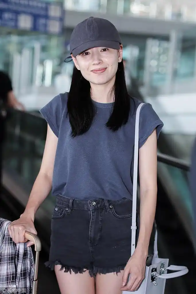 董洁素颜法令纹明显 难回"冷清秋"颜值巅峰_高清图集_新浪网