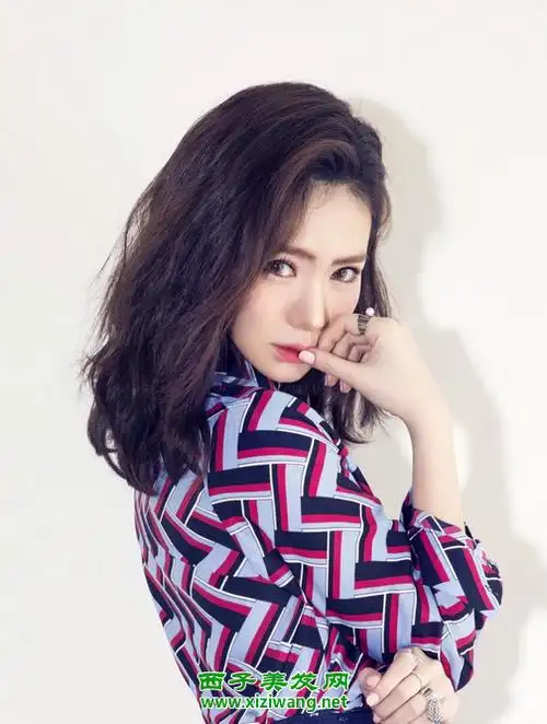 戚薇长发直发发型图片 美女长直发就这样打造_明星发型_西子美发网