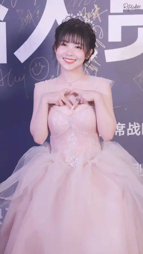 赖美云风格大赏红毯造型粉色纱裙和甜妹永远般配