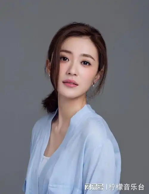 90后南京女演员赵圆圆靓丽迷人