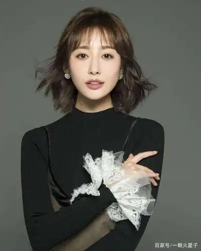 《庆余年》"司理理"扮演者李纯,生活照也是非常美艳