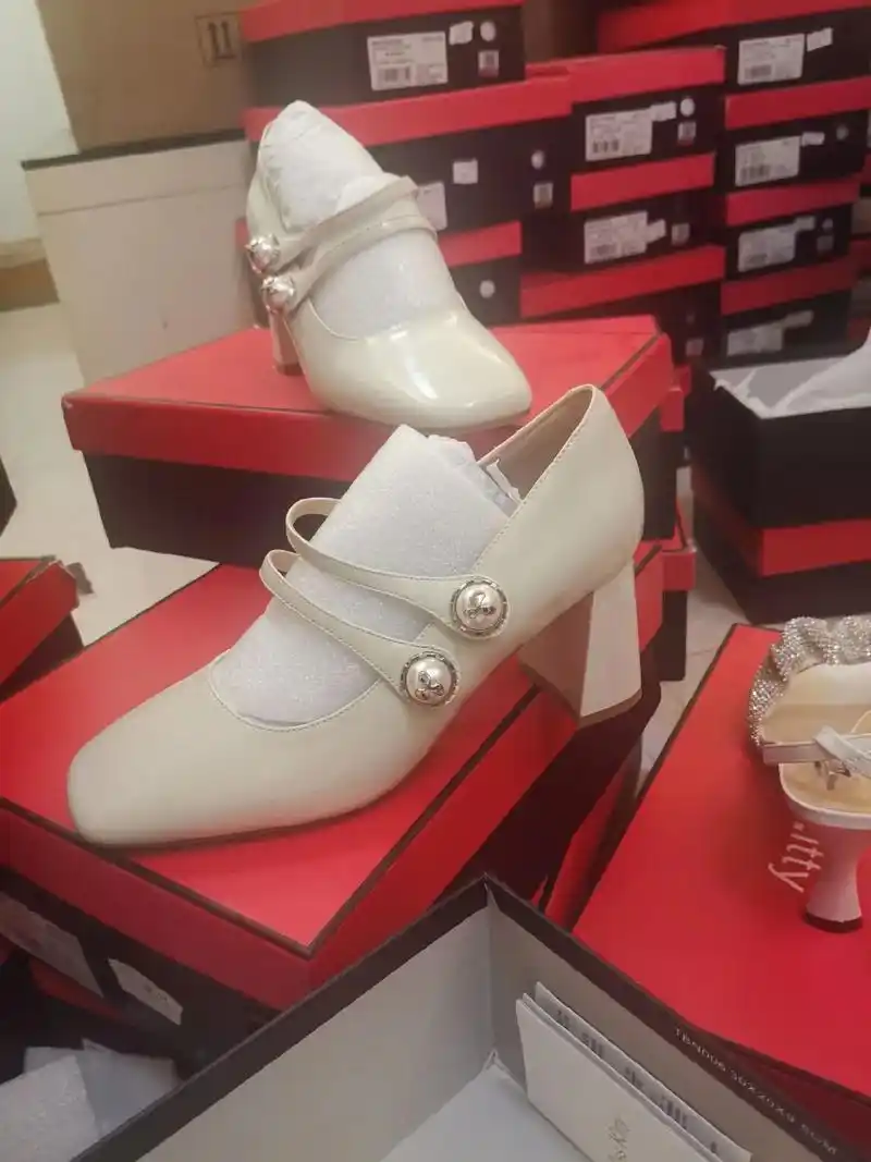 kiss kitty女鞋清仓价.kiss kitty女鞋款式 - 抖音