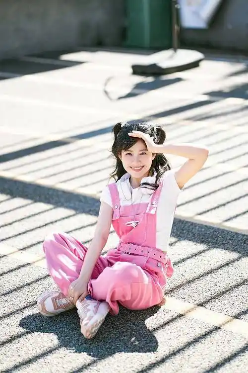 赖美云发布双马尾可爱写真粉红少女闪亮登场甜美惹人爱