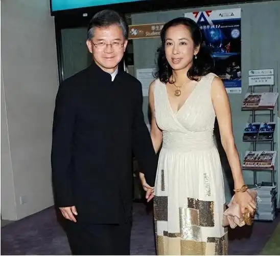 600亿财产!朱玲玲不掺和罗家夺产之争,网友:为霍启刚离婚