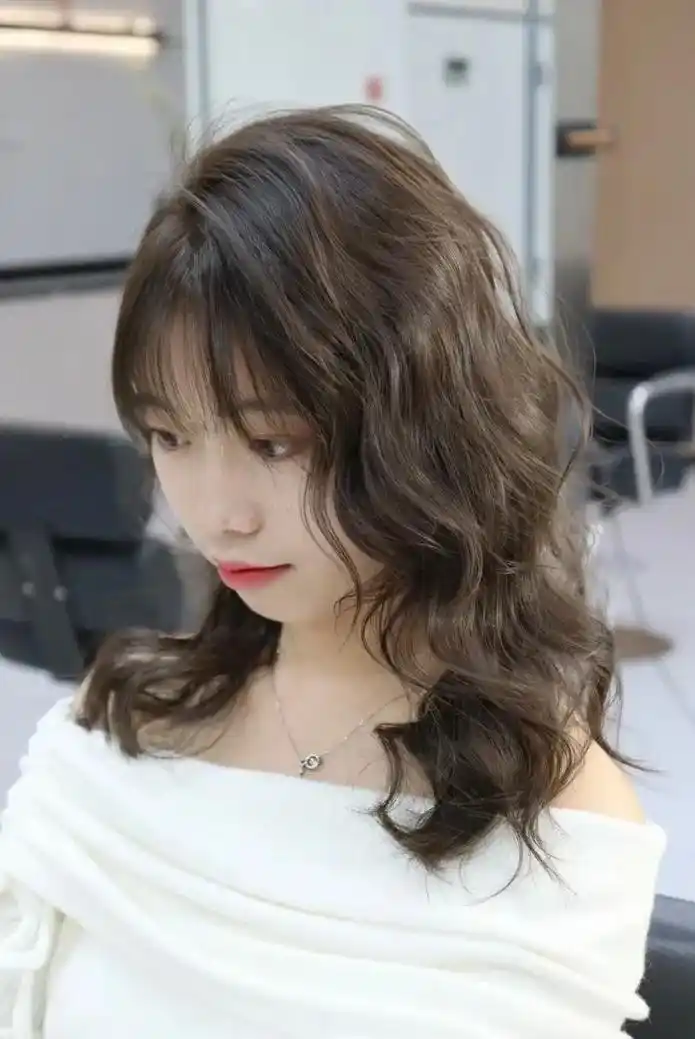 长发女生一定要尝试的神仙烫发～韩系大波浪这款波 法式浪卷纹理 - 抖