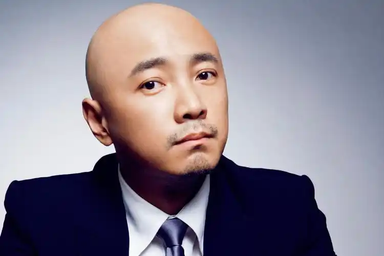 p>徐峥,1972年4月18日出生于上海市,中国男演员,导演,编剧,监制.