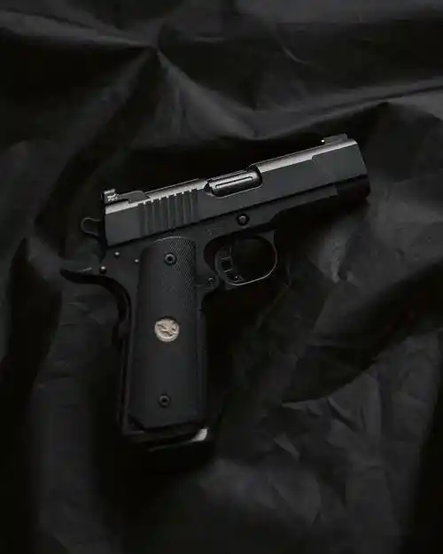 枪械艺术美图昏暗的夜空里唯有它是最亮的那颗星