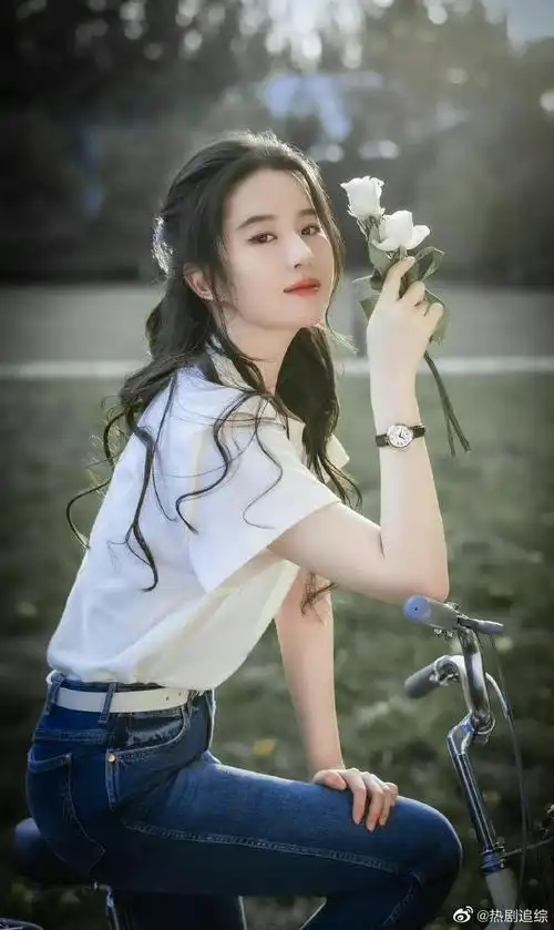 刘亦菲晒庆生照##刘亦菲825生日快乐