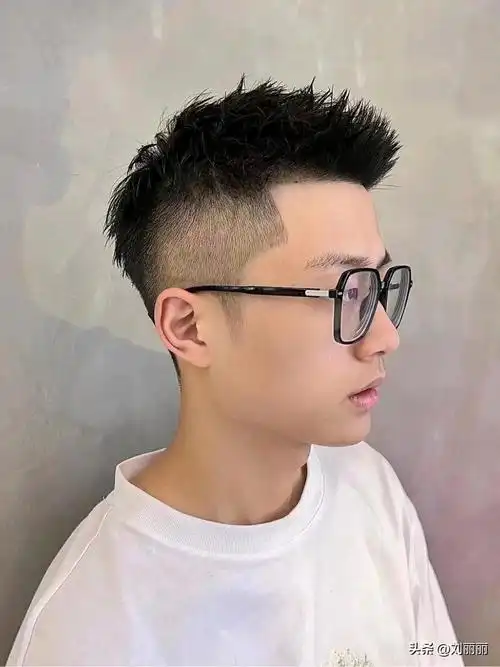 男生染发灰色系列图片,男士头发颜色流行色显白减龄(简直是帅气天花板