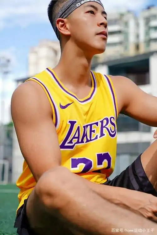 户外阳光球场,青春运动系男生写真