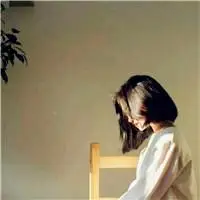 发呆的女生头像伤感无助的样子从眼中显露出来