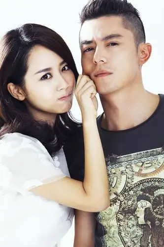 由人气演员霍建华和内地新生代90后演员杨紫联手打造的一组专为《战