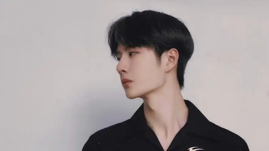 尺寸:1920x1080 体积:3mb 上传时间:2021-12-10 壁纸标签: 王一博 王