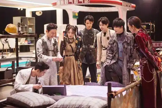 2显低迷,王鸥回归引关注,陈哲远作为新人加盟|鬼鬼|何炅|撒贝宁|女