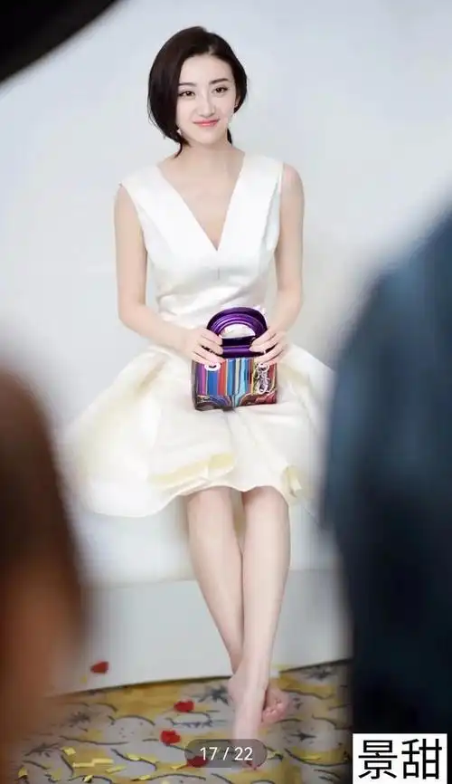 20位光脚丫的明星照,看看哪一个最美_网易订阅