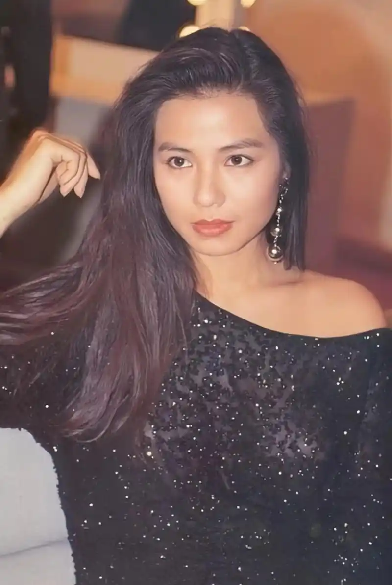 单这这张照片钟楚红完全可以吊打范冰冰,就现在这种颜值也是一等一的