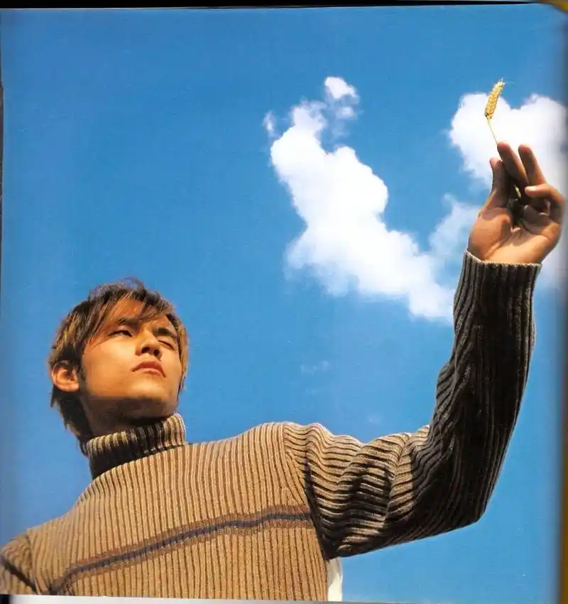 一组周杰伦的旧照片 那时候的你是否就喜欢周杰伦了?