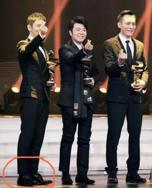 盘点:长得帅演技又好,却输在了个头矮,明星们的身高,不敢想象