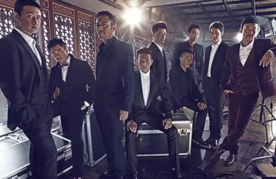 廖凡拍华谊一线男星群照 着装不同气质抢眼(图)