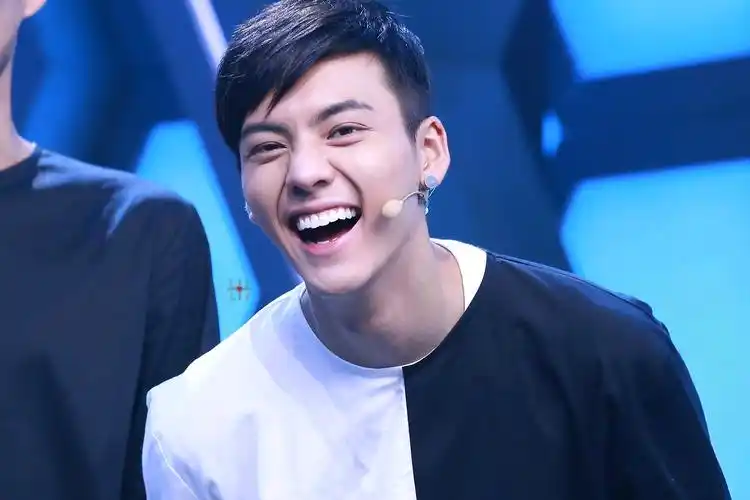 陈伟霆,你的笑,温暖着整个花果山! - 堆糖,美图壁纸兴趣社区