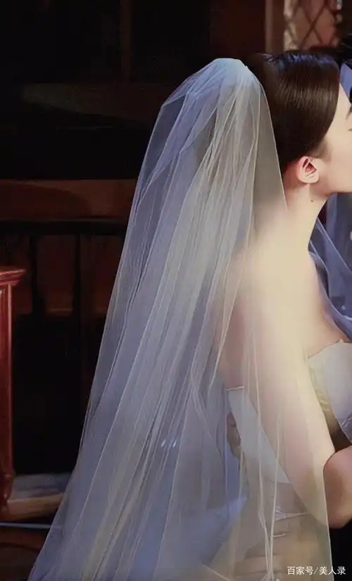 穿婚纱的刘亦菲,纯净美好,像天使降临人间