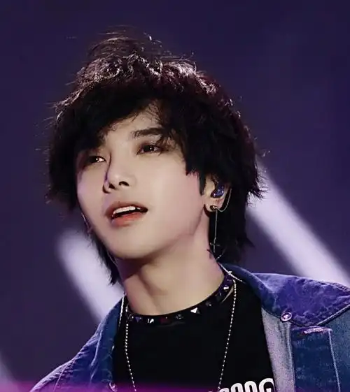 求一张华晨宇笑的甜甜的适合当头像的照片变身治愈楼