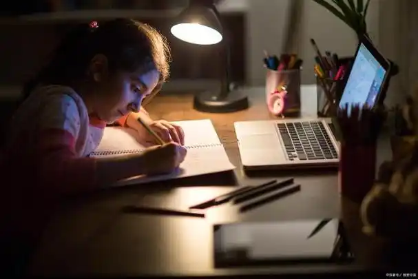 孩子总是周末晚上熬夜写作业,该怎么办?