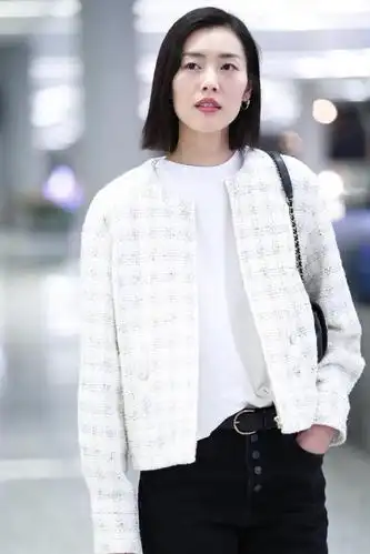 原创刘雯真的很适合大气简约风清新格纹衬衫配气质短发美炸了