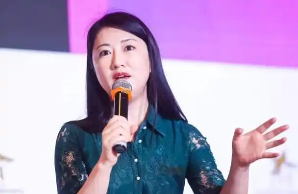 东方卫视杨蕾气质温婉优雅离婚后一直单身她不再相信爱情了