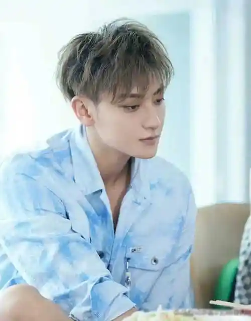 原创黄子韬天使面庞魔鬼身材真乃花样美男也