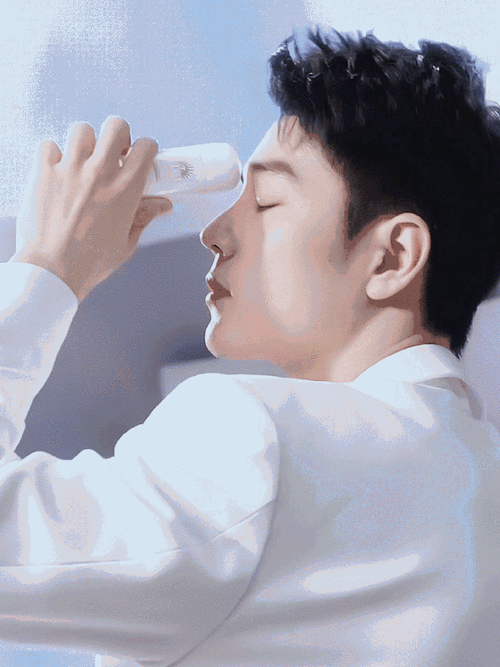 肖战#|#肖战安热沙品牌代言人#侧脸真的绝了!啊啊啊啊啊啊啊啊!