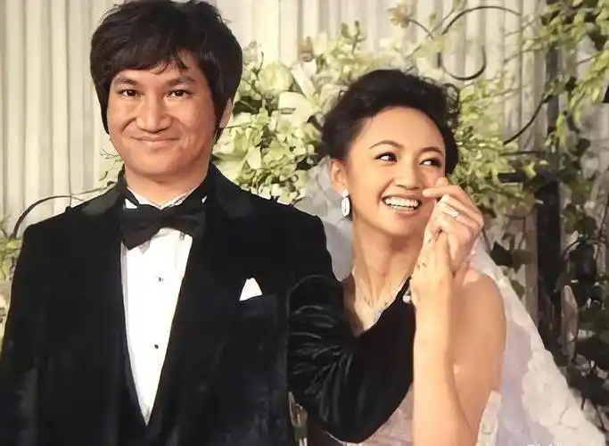 2006年,罗海琼结识了费麒,一个非常成功的男人.