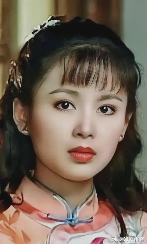 一方水土养一方人,陈红从小就是人见人夸的美人胚子,出身高干家庭