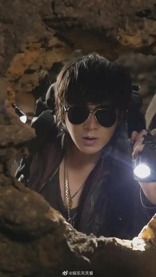 《终极笔记》开播一周年,回顾刘宇宁黑眼镜剧照合集……__财经头条