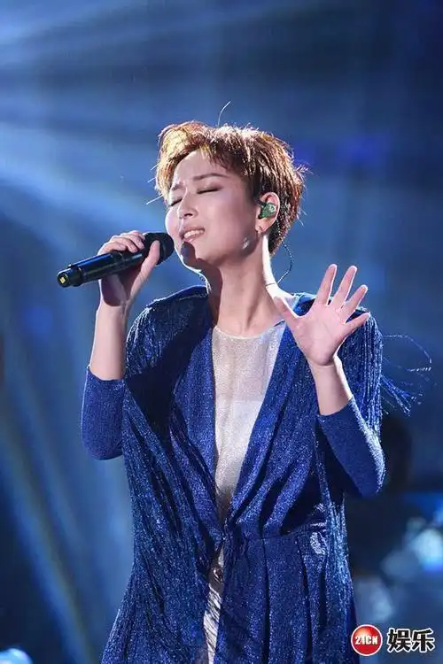 21cn看荐专访超女黄汐源:没把歌曲当成赢人的东西