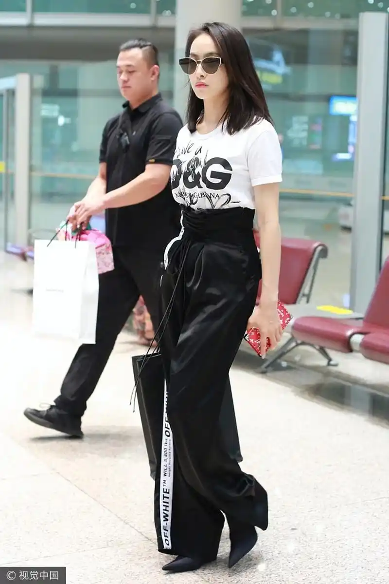 宋茜现身首都机场