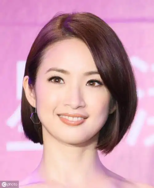 短发清纯,长发显气质,丸子头超"显嫩"的林依晨