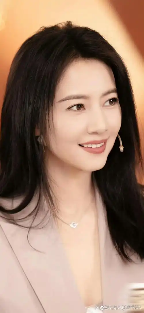 女神高圆圆,笑容甜美如初见,岁月静好,与你相伴.