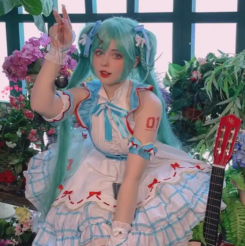 蓝发系#二次元 #cosplay #二次元女神 #好看的小姐 - 抖音