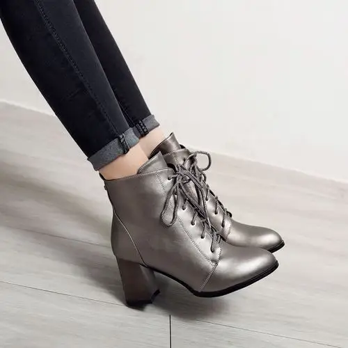 冬季新款粗跟高跟短靴女靴子尖头加绒系带短筒马丁靴裸靴红色婚鞋