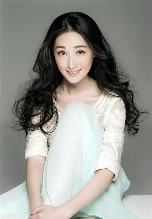 涂黎曼曝时尚写真 温婉迷人展魅力[20p]