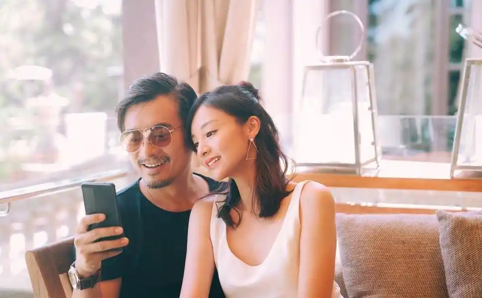 陈龙与章龄之像普通夫妻一样,也有着烟火气,妻子发文称没嫁错人