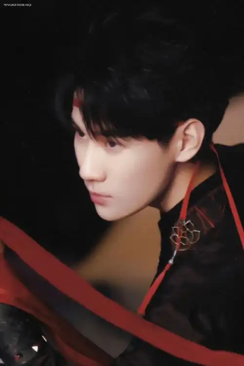 时代少年团-张真源 鲜衣怒马少年郎 cr._明日再帅气