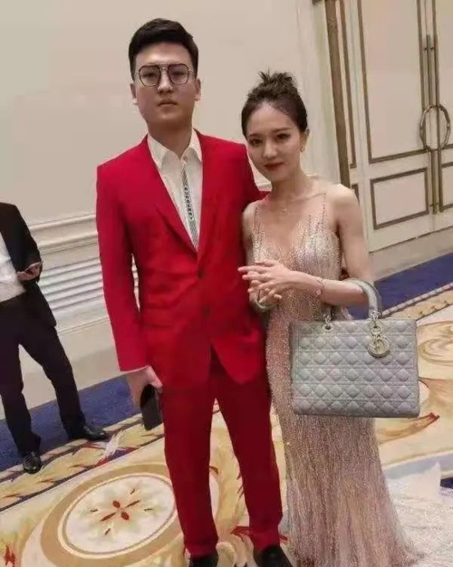 男三号:网红张林超的男朋友,是做服装生意的,张瑜还未发声.