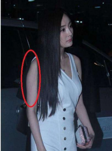 娱乐圈胸大的女星都有一个通病,看杨幂就知道了