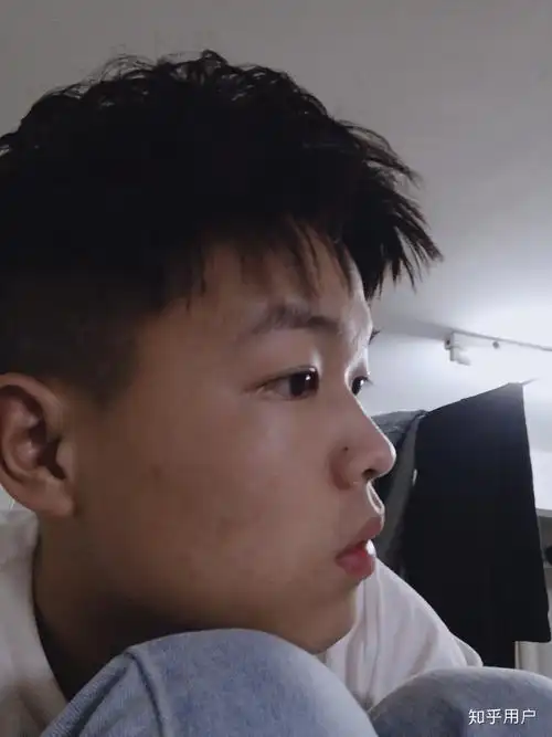 塌鼻子男生? - 知乎